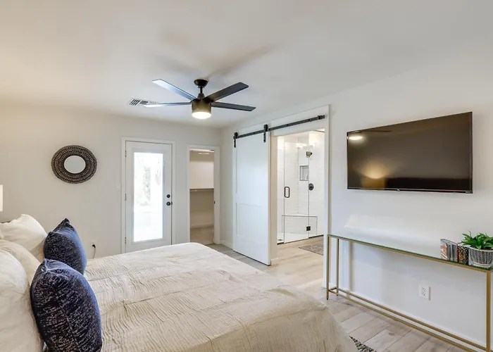 Near Golfing & Shops: Scottsdale Gem W/ Patio! Phoenix