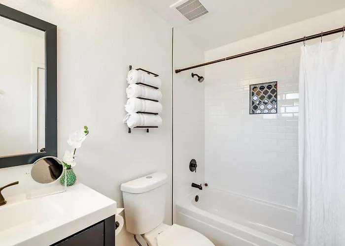 Near Golfing & Shops: Scottsdale Gem W/ Patio! Holiday home