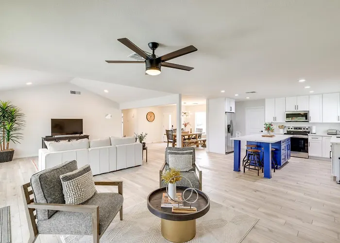Near Golfing & Shops: Scottsdale Gem W/ Patio! Phoenix