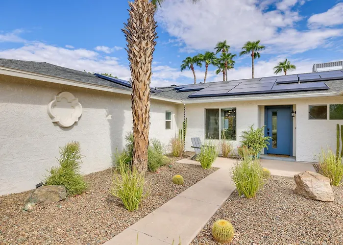Near Golfing & Shops: Scottsdale Gem W/ Patio! Holiday home *